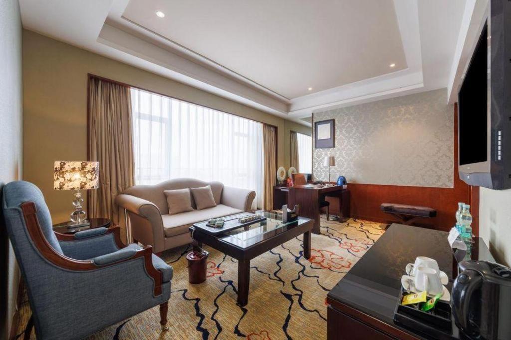 Eurasia International Hotel Dongguan  Exterior foto